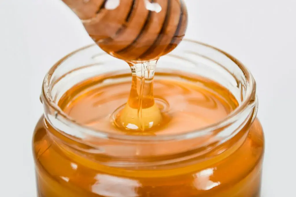 Honey in jar ith dispenser Stock Pixels